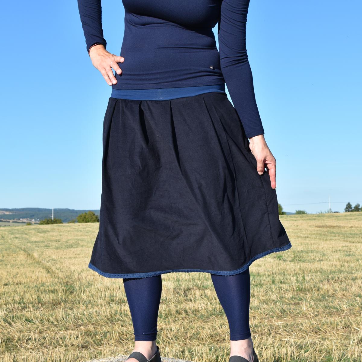 Manšestrová s krajkou - temně modrá